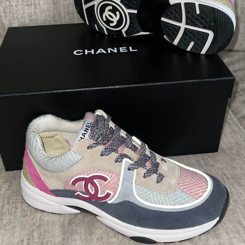 Authentic new season chanel sneakers size 40
